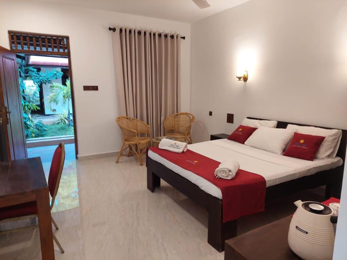 Lucky Beach Resort Тринкомали Экстерьер фото