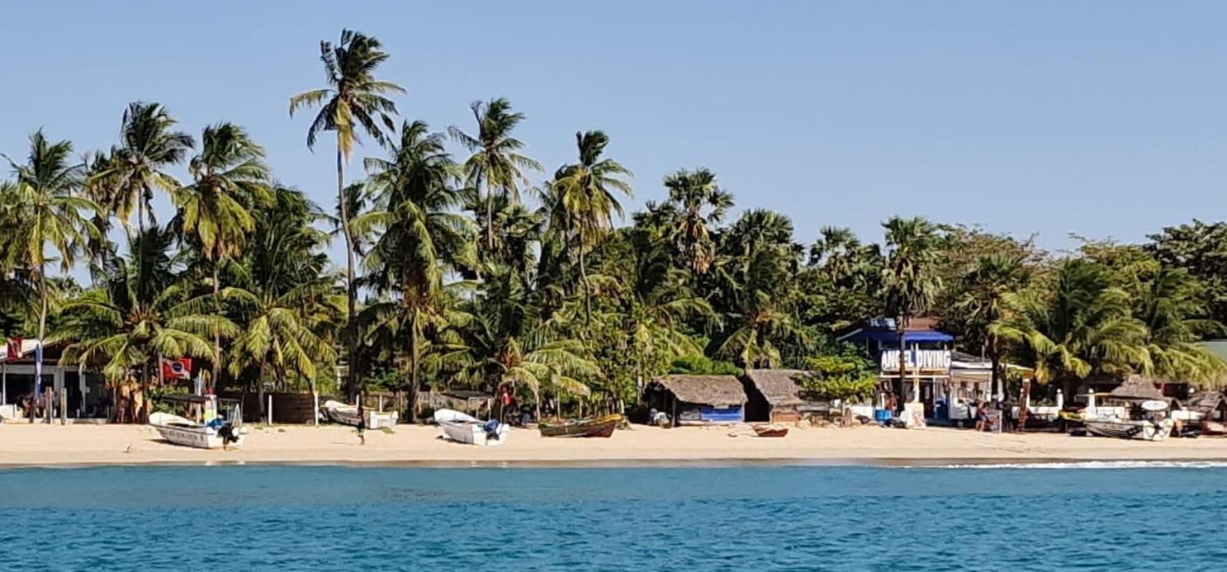 Lucky Beach Resort Тринкомали Экстерьер фото