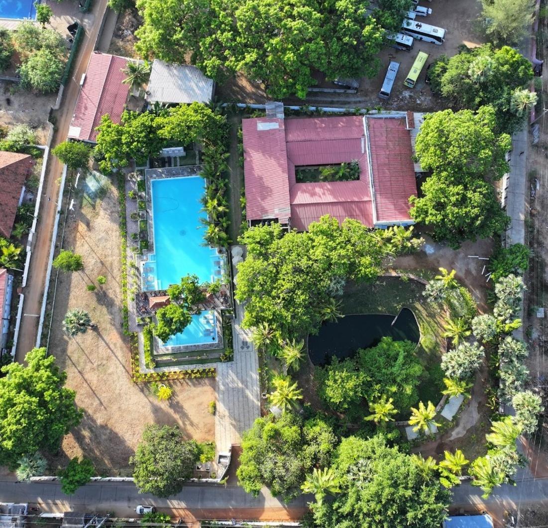 Lucky Beach Resort Тринкомали Экстерьер фото