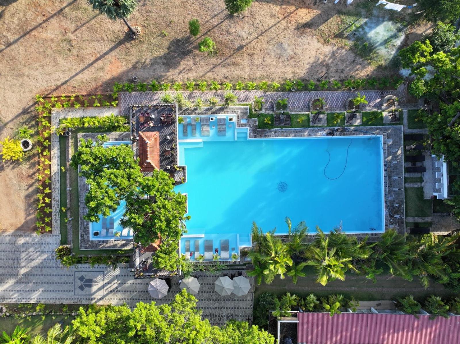 Lucky Beach Resort Тринкомали Экстерьер фото
